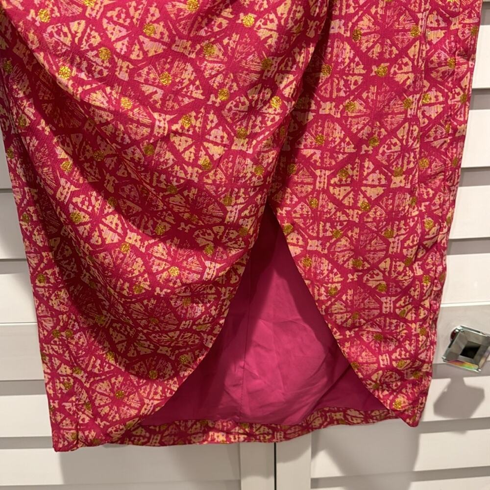 Aqua NWT Pink/ Gold Metallic printed lined Wrap Skirt size M. 100% Polyester. - Picture 3 of 10